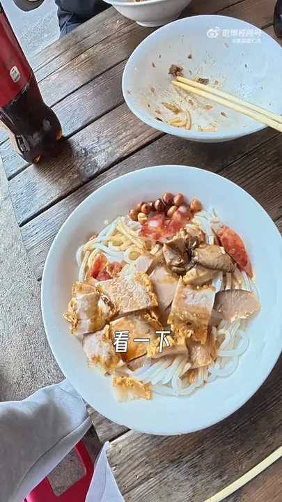 桂林米粉（扁粉、带汤，加肉）