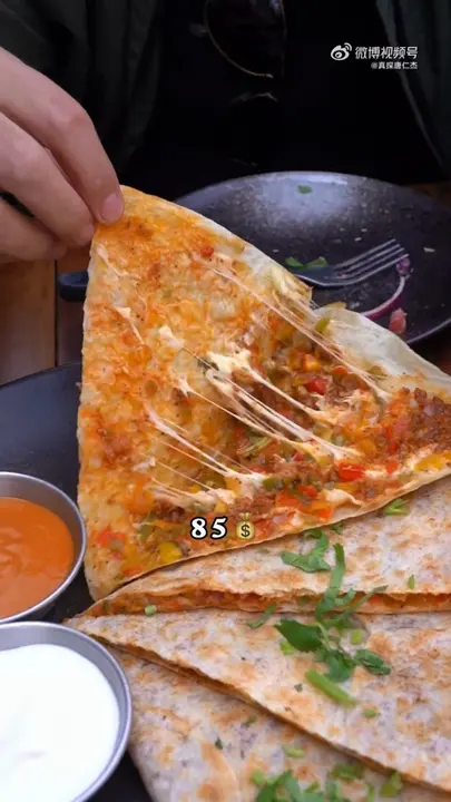 牛肉香肠碎芝士煎饼