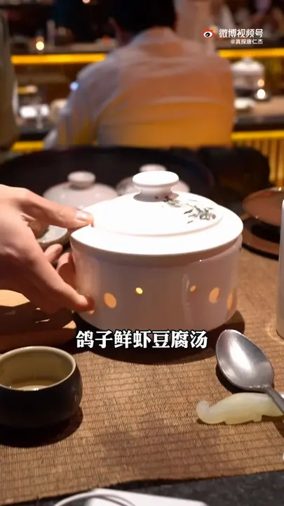 鸽子鲜虾豆腐汤