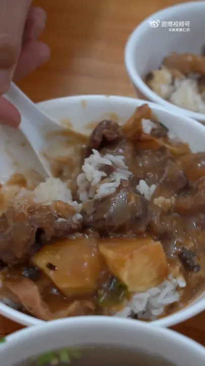 牛腩饭（加汤）