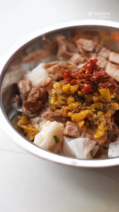 隔山肉加扣肉拌粉