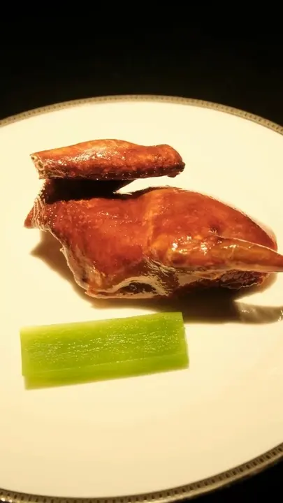脆皮乳鸽