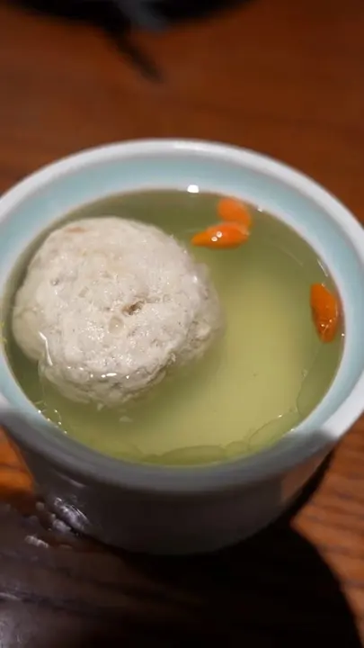 原盅清炖狮子头