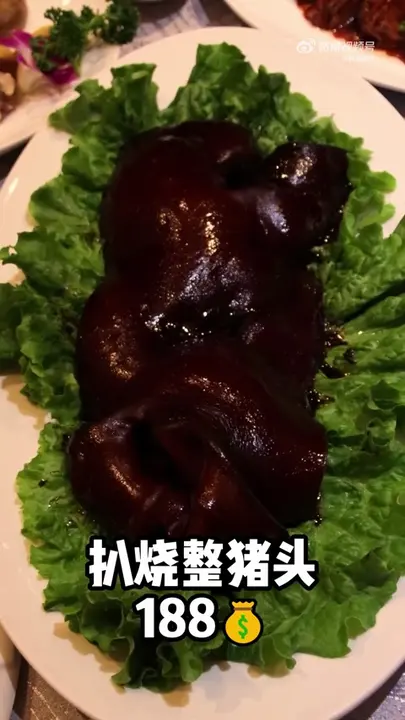 扒烧整猪头