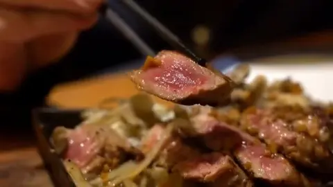 铁板蒜香和牛配舞茸