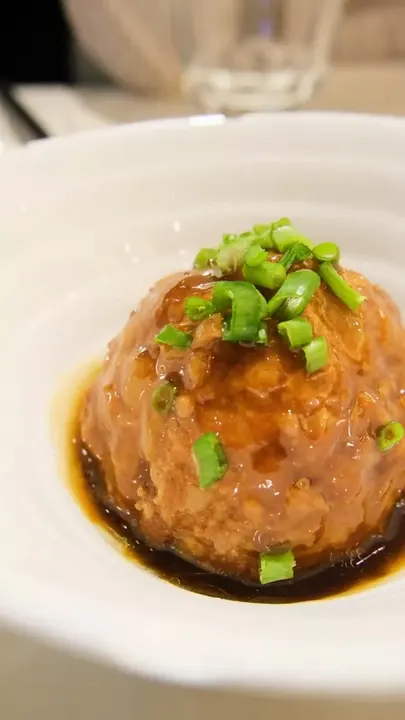 蛋黄狮子头