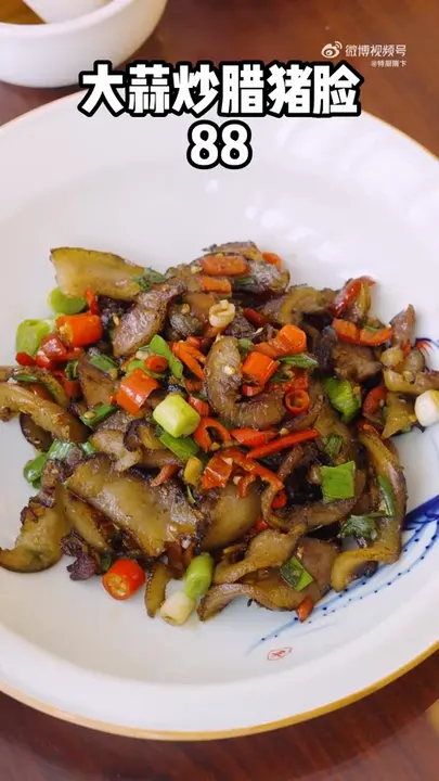 大蒜炒腊猪脸