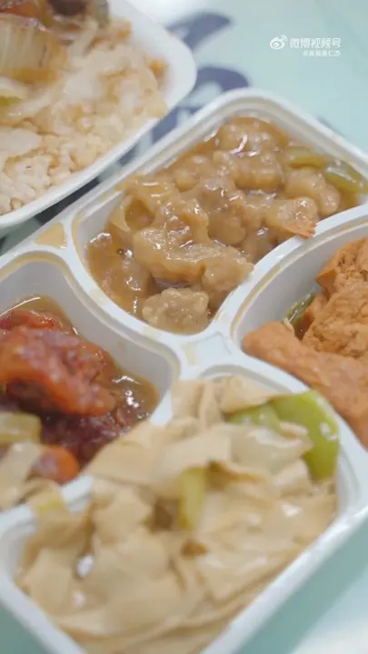 大肉片子盒饭
