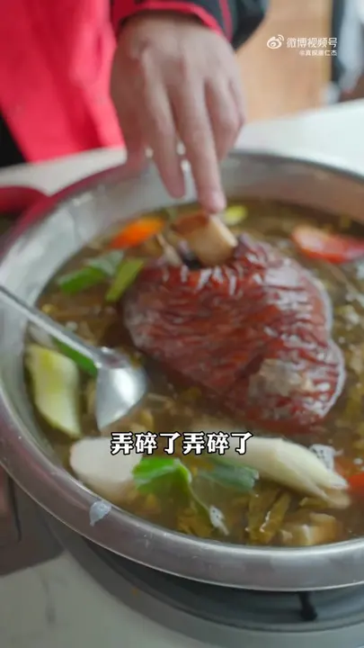 酸菜蹄膀锅
