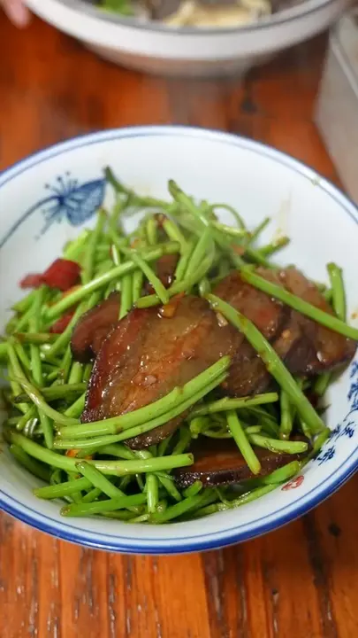 堤蒿炒腊肉
