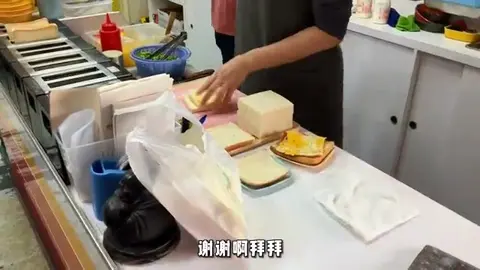 小杯热咖啡